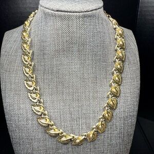 N54. Vintage 1960s Heart Leaf Necklace by Coro in Gold Tone Metal